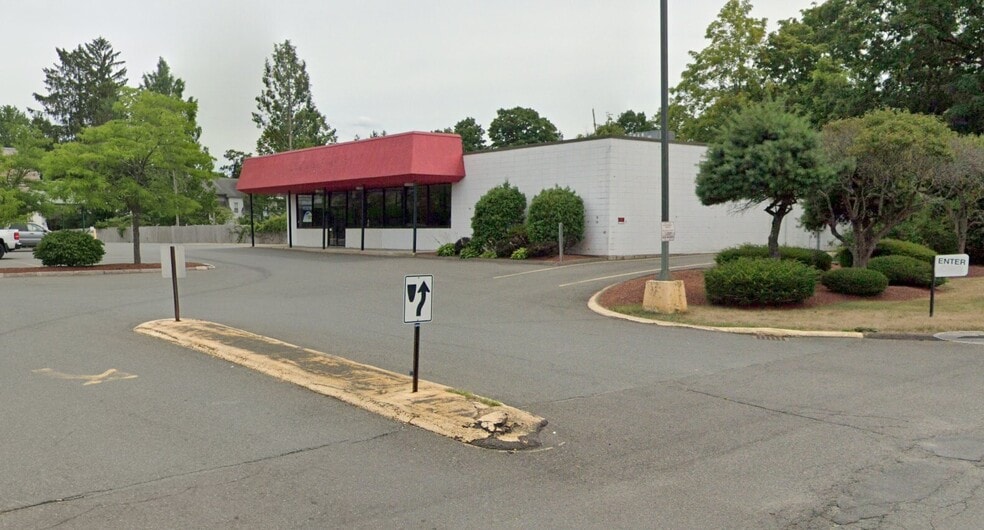 493 Bernardston Rd, Greenfield, MA for lease - Building Photo - Image 3 of 5