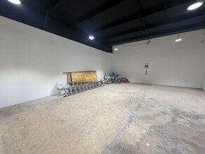 700-708 S Federal Hwy, Deerfield Beach, FL à louer Photo intérieure- Image 2 de 4