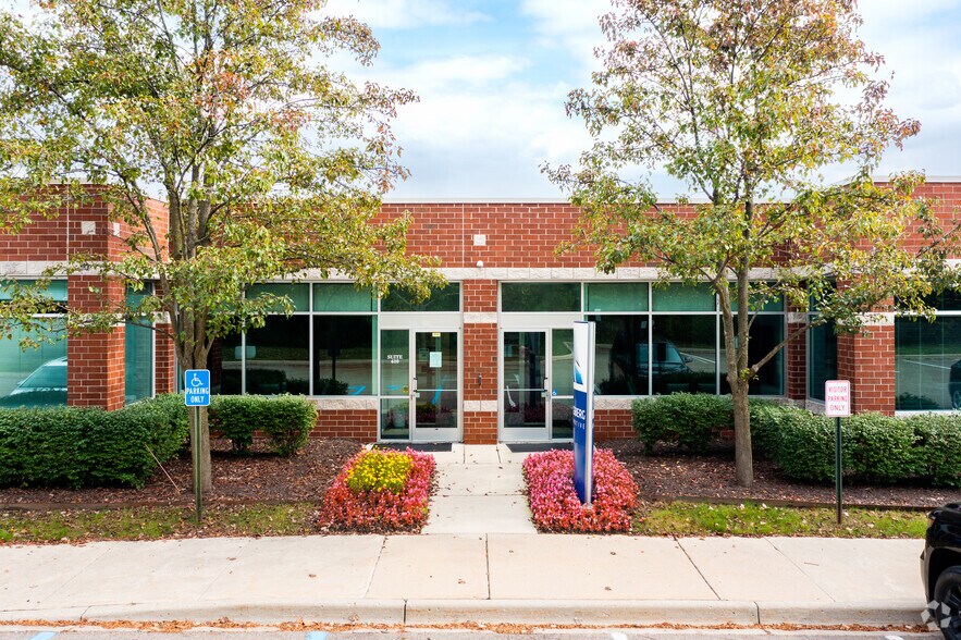 27275 Haggerty Rd, Novi, MI à vendre - Photo du bâtiment - Image 3 de 10