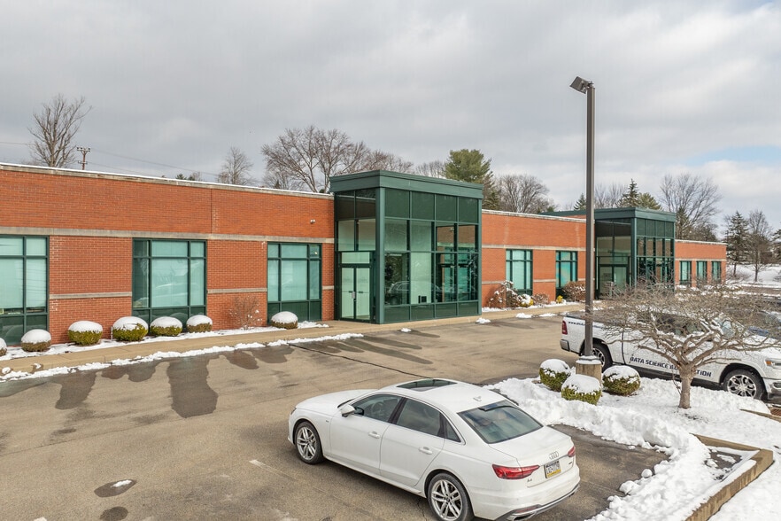 375 Valleybrook Rd, McMurray, PA for lease - Building Photo - Image 2 of 4