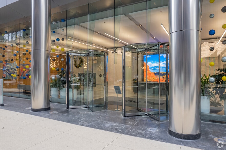550 W Adams St, Chicago, IL for lease - Building Photo - Image 3 of 25