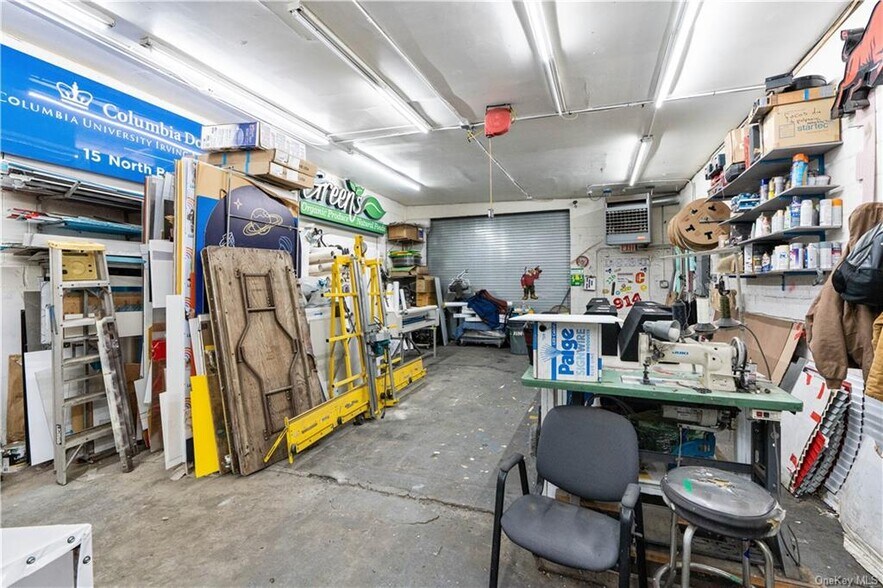 26 Roosevelt st, Yonkers, NY for lease - Interior Photo - Image 2 of 5