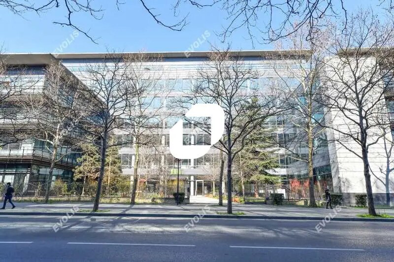 Bureau dans Saint-Denis à louer - Photo du bâtiment - Image 2 de 14