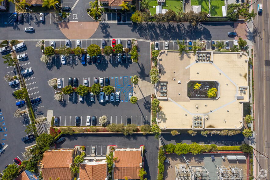 171 Saxony Rd, Encinitas, CA à louer - Photo du bâtiment - Image 2 de 10