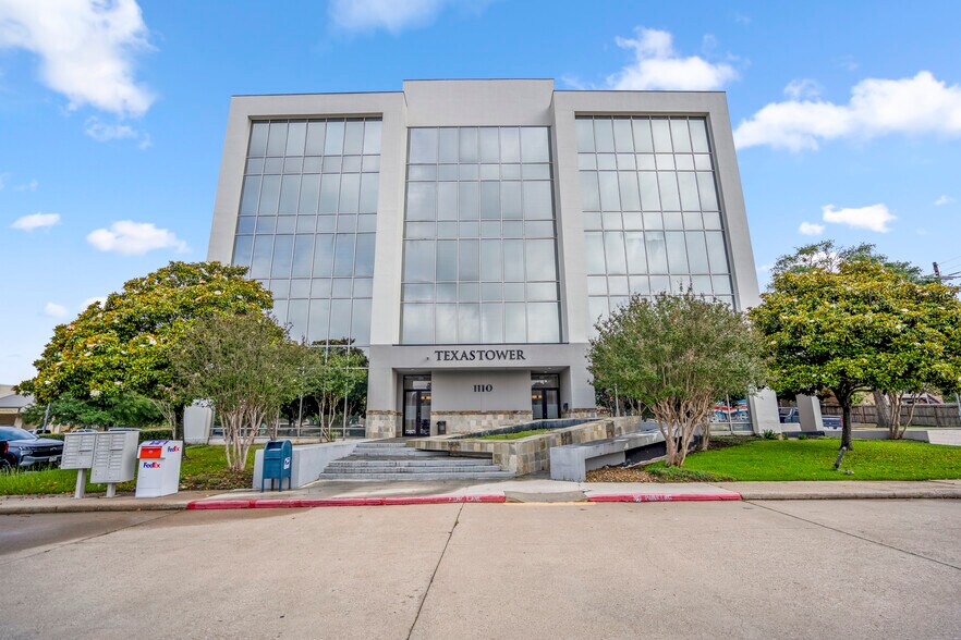 1110 N Loop 336 W, Conroe, TX à louer - Photo du bâtiment - Image 1 de 21