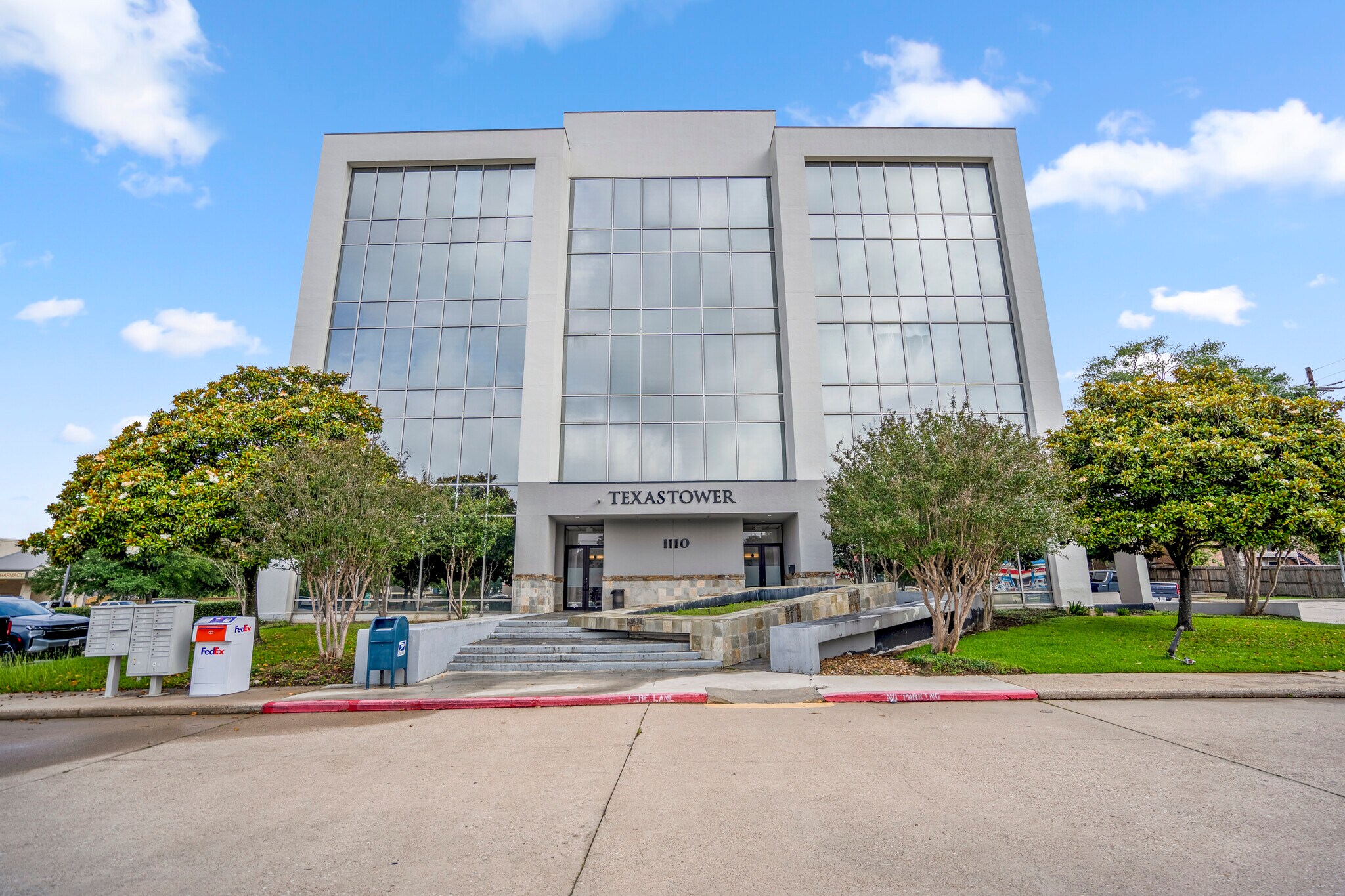 1110 N Loop 336 W, Conroe, TX à louer Photo du bâtiment- Image 1 de 22