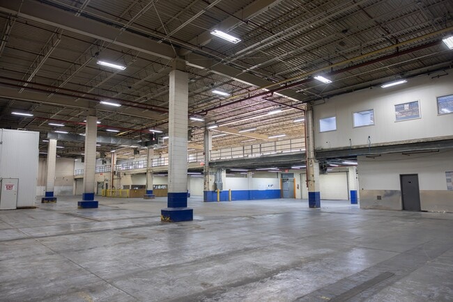 Plus de détails pour 1610 Bathgate Ave, Bronx, NY - Bureau, Industriel à louer