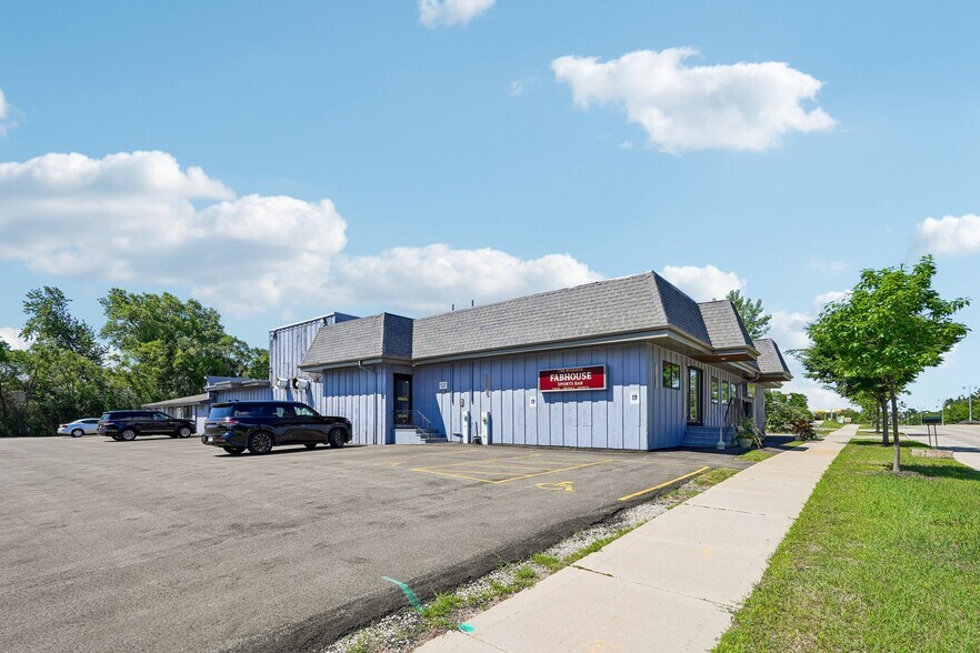 S76W17745 Janesville Rd, Muskego, WI à vendre - Photo du bâtiment - Image 3 de 46