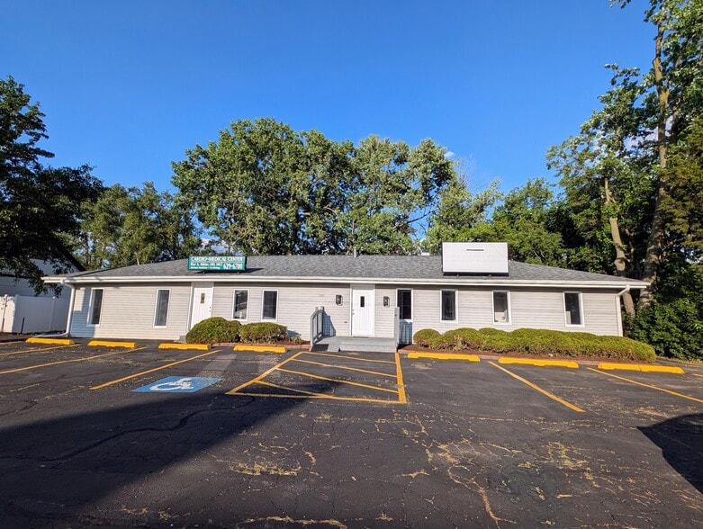 1S085 Summit Ave, Oakbrook Terrace, IL for lease - Building Photo - Image 1 of 14