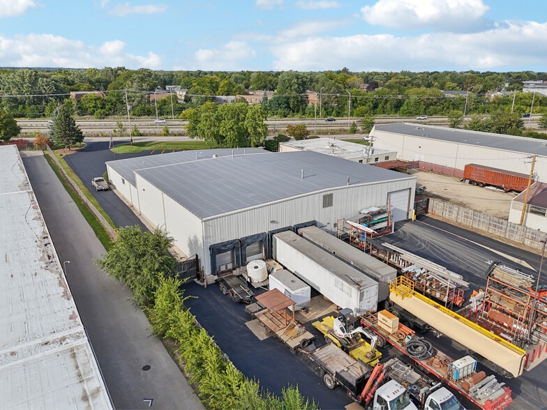 1725 Weld Rd, Elgin, IL for sale - Building Photo - Image 3 of 14