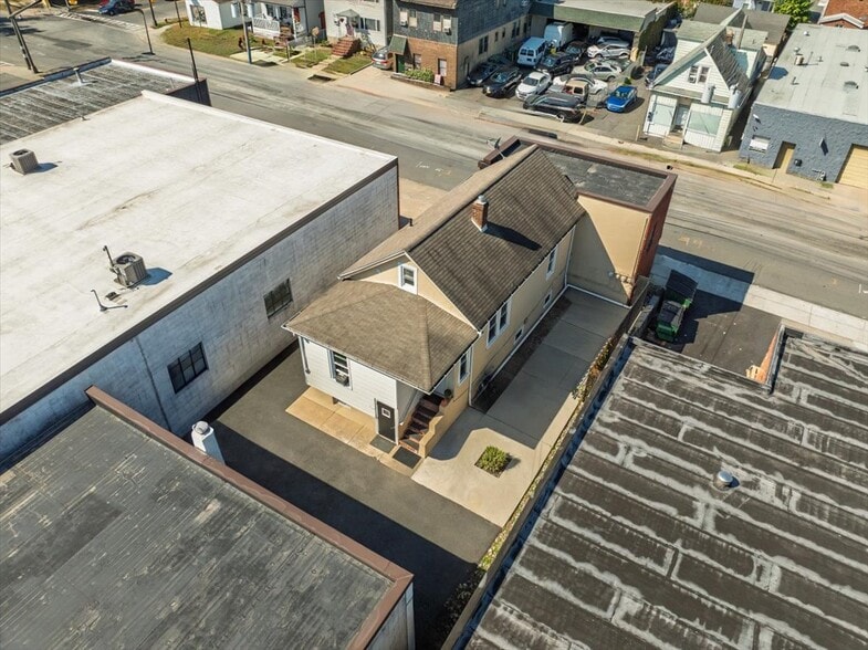 616 E Elizabeth Ave, Linden, NJ for sale - Building Photo - Image 2 of 6