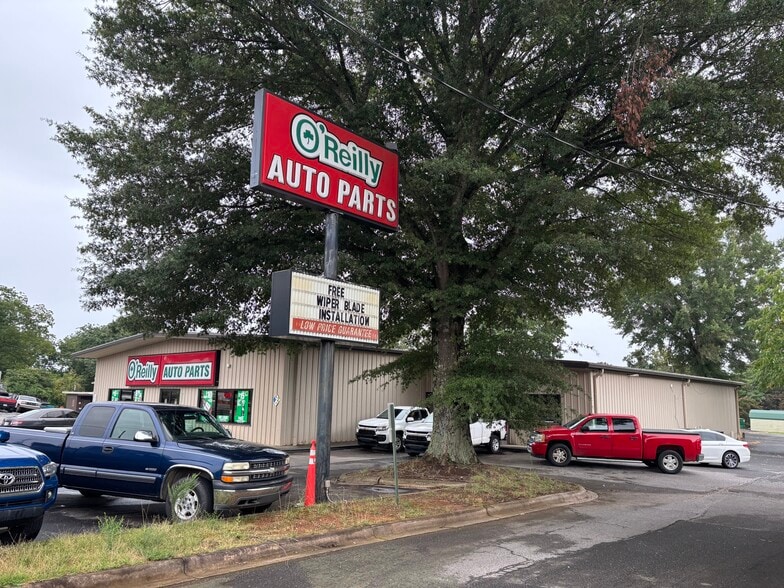 120 E Main St, Boonville, NC for lease - Building Photo - Image 2 of 6