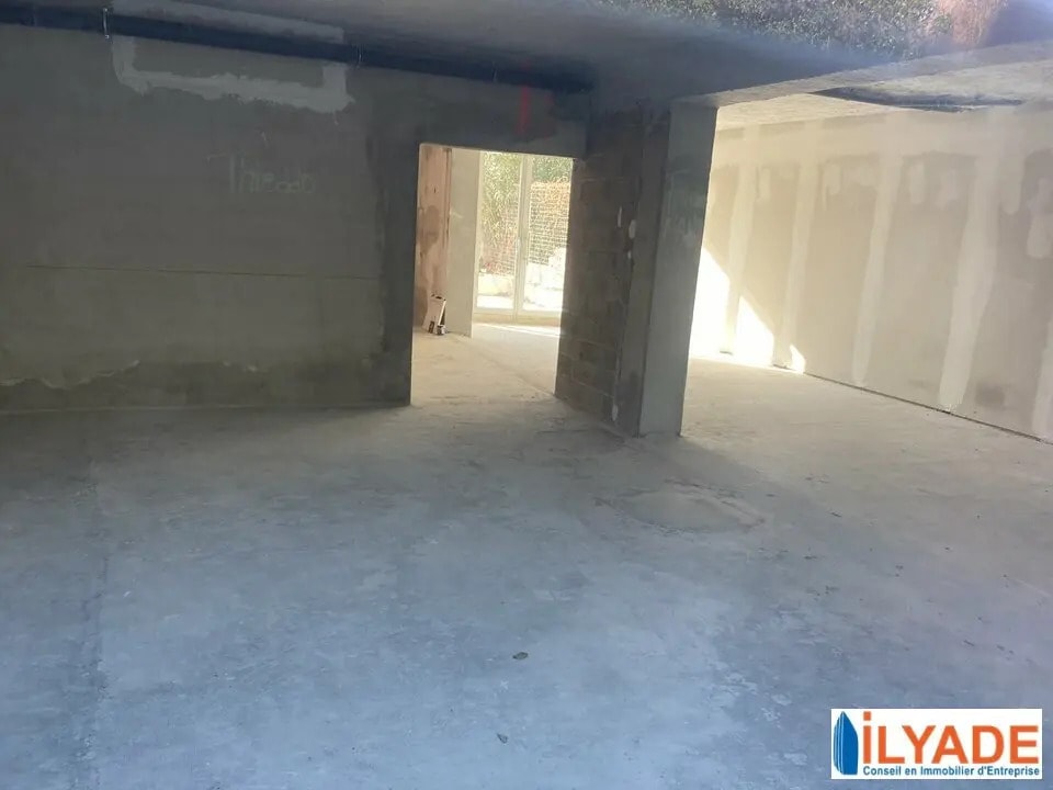 Office in Marseille for sale Interior Photo- Image 1 of 6