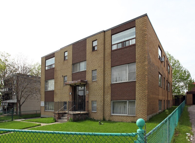 80 Bartley Dr, Toronto, ON à vendre - Photo principale - Image 1 de 3