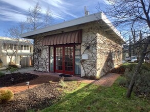 40 Church St, Ashland, OR à louer Photo du bâtiment- Image 2 de 18