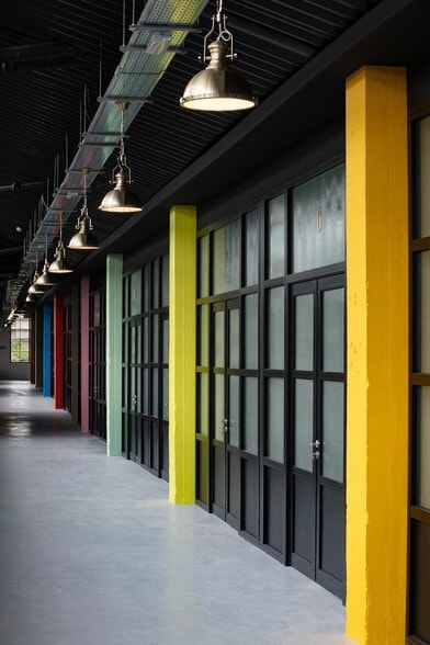 7-9 Ingate Pl, London for lease - Interior Photo - Image 2 of 12