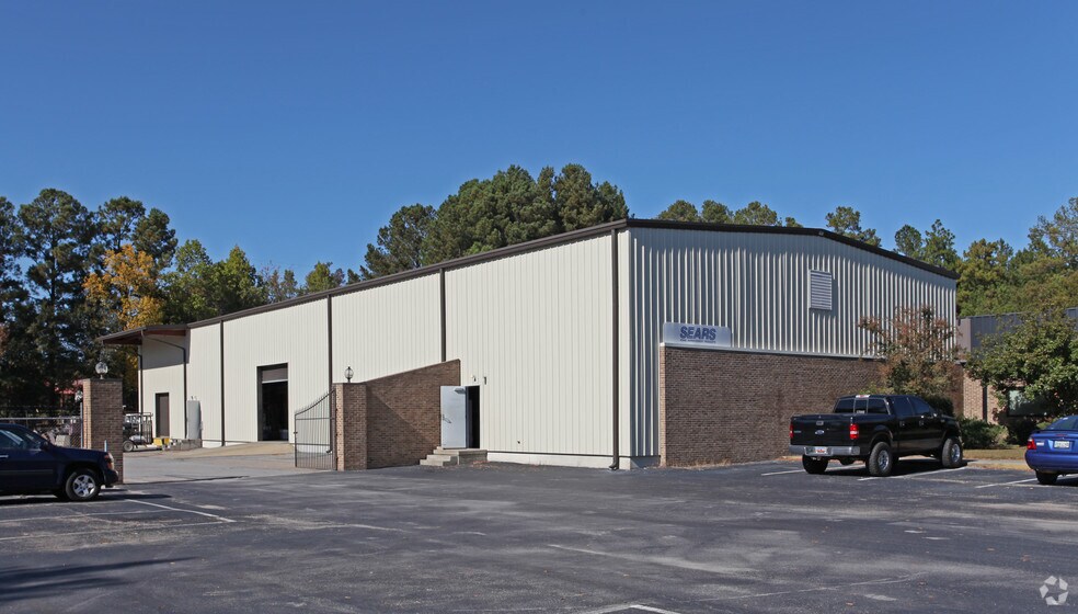 2110 Commerce Dr, Cayce, SC for lease - Building Photo - Image 3 of 8