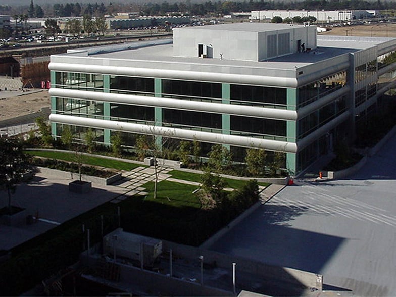 2233 N Ontario St, Burbank, CA à louer - Photo du bâtiment - Image 2 de 6