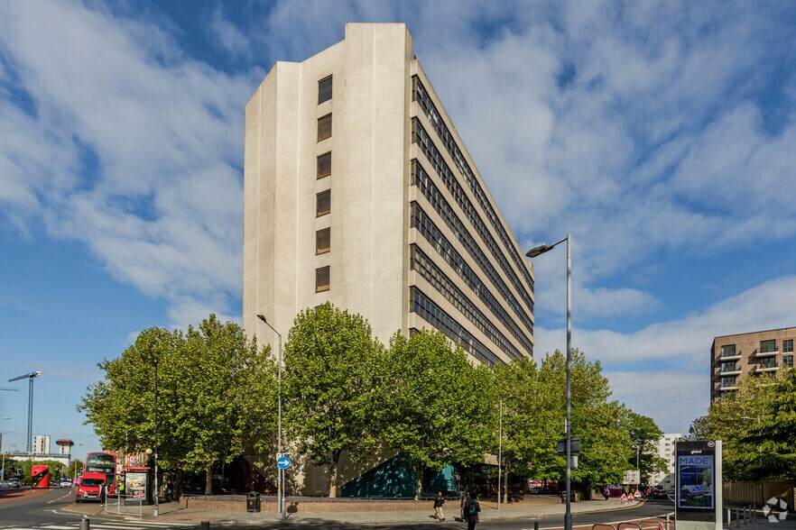 1 Linton Rd, Barking à louer - Photo du bâtiment - Image 3 de 20