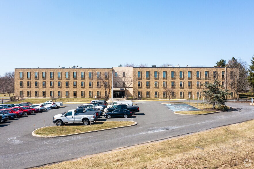 5000 W Tilghman St, Allentown, PA à louer - Photo du bâtiment - Image 2 de 5