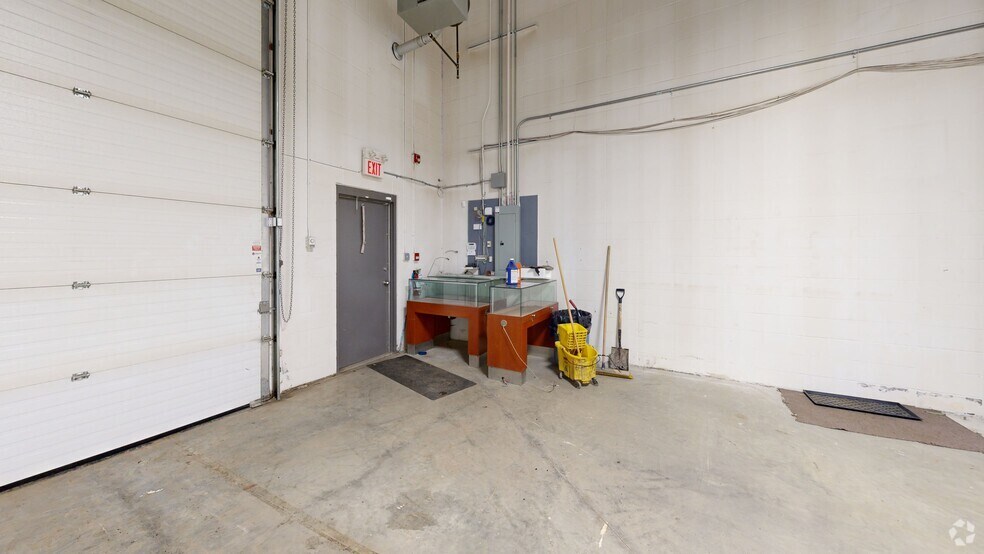 10008-10022 167 St NW, Edmonton, AB à vendre - Numérisation 3D de Matterport - Image 2 de 19