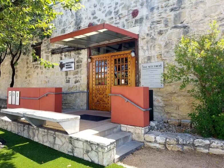501 N Interstate 35, Austin, TX à louer - Photo du bâtiment - Image 1 de 8