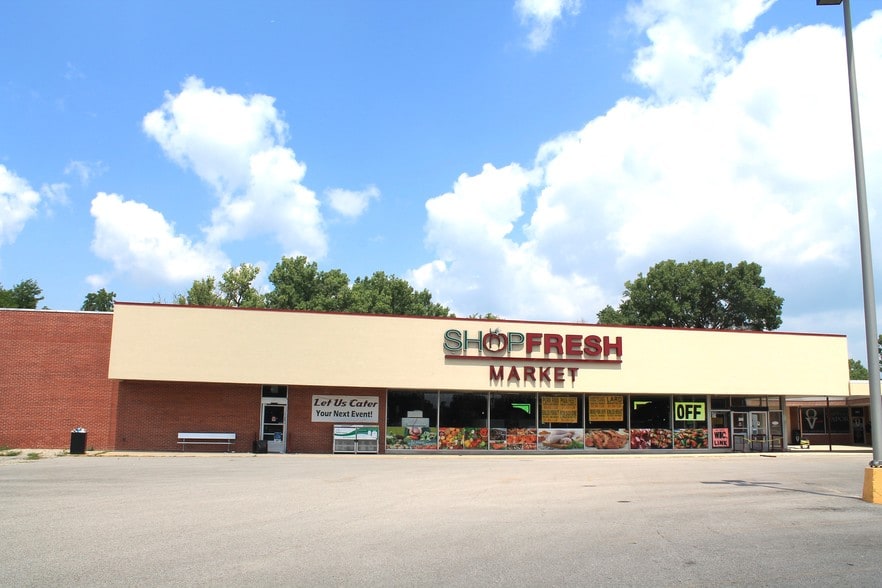 321-331 N Irving Ave, Woodstock, IL for lease - Other - Image 2 of 4