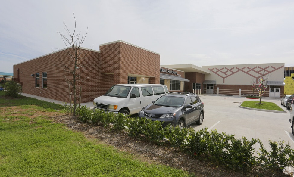 4835 Highway 6, Missouri City, TX for lease - Building Photo - Image 2 of 4