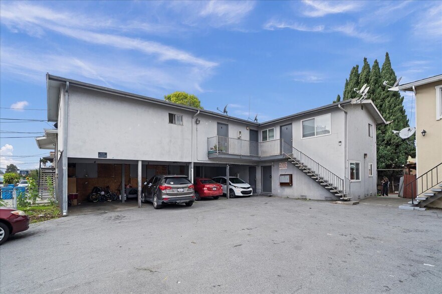 545 Hampshire Ave, Redwood City, CA à vendre - Photo du bâtiment - Image 2 de 20