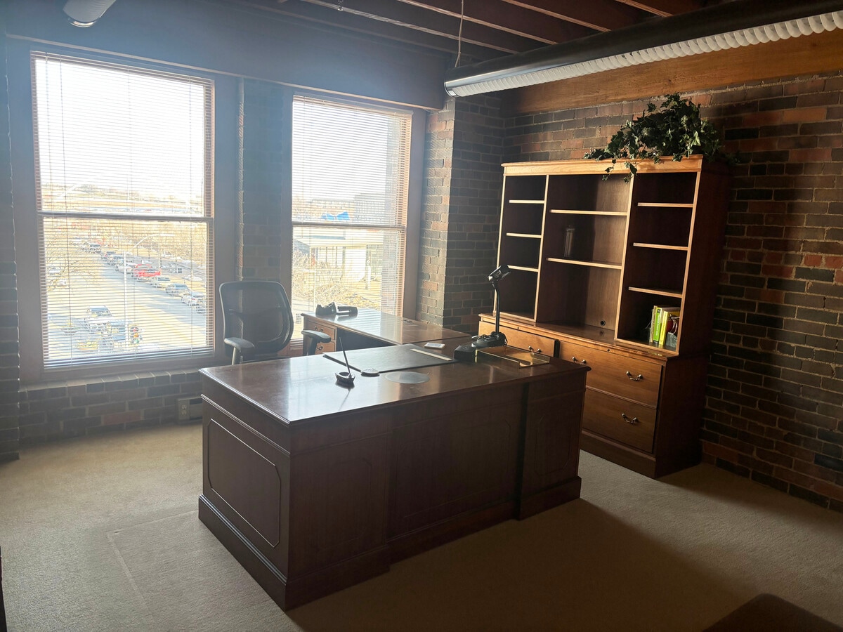 100 Court Ave, Des Moines, IA 50309 - Unit 306 - - Interior Photo - Image 2 of 4