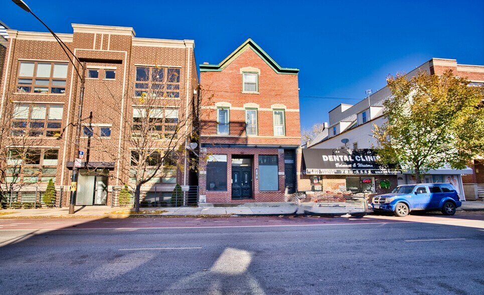 2310 W Belmont Ave, Chicago, IL à vendre - Photo du bâtiment - Image 1 de 22