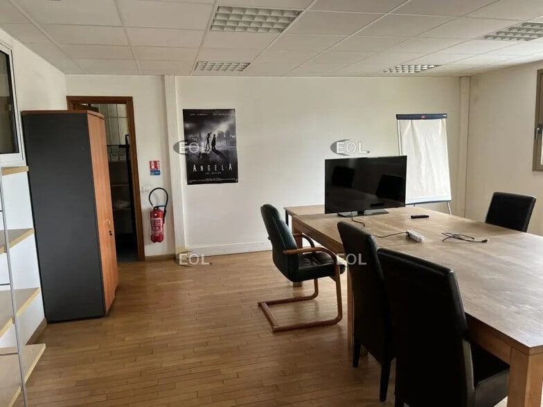 Flex in Argenteuil for lease - Interior Photo - Image 3 of 5