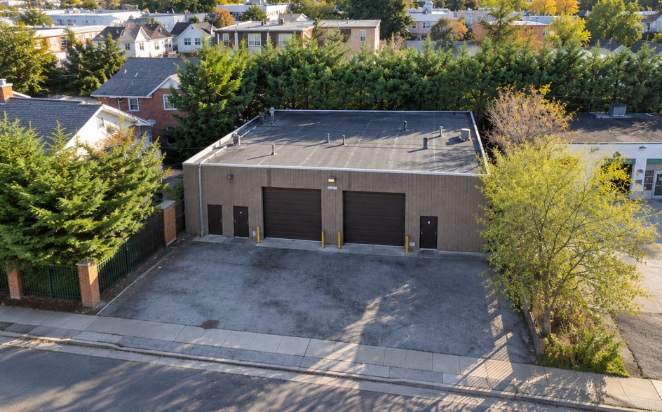 51 Sprague Ave, Amityville, NY à louer - Photo du bâtiment - Image 2 de 6