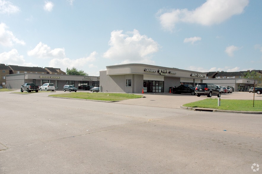 2150 Bay Area Blvd, Houston, TX for lease - Building Photo - Image 2 of 4