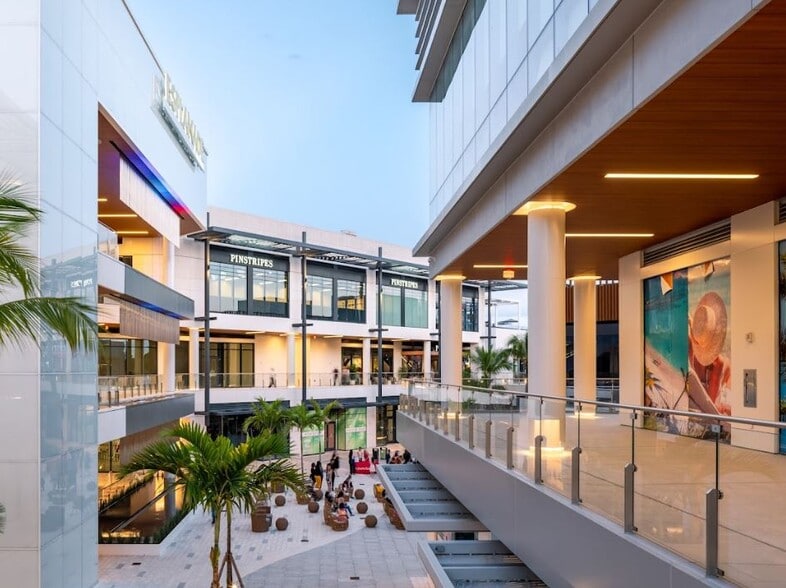 19501 Biscayne Blvd, Aventura, FL for lease - Building Photo - Image 2 of 5