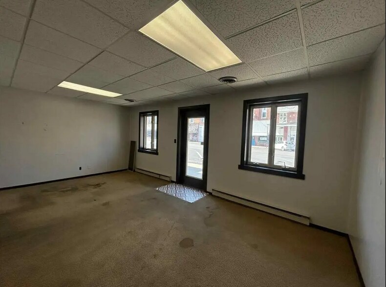 507 W Main St, Mound City, KS à vendre - Photo intérieure - Image 3 de 7