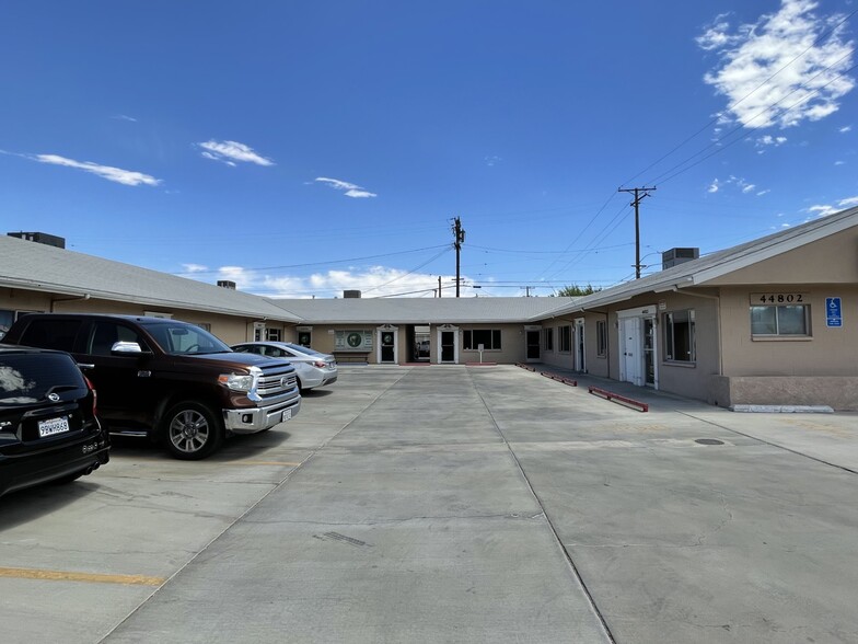 44802-44808 Elm Ave, Lancaster, CA for lease - Primary Photo - Image 1 of 6