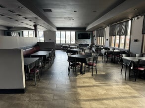 160 English Landing Dr, Parkville, MO for lease Interior Photo- Image 2 of 4