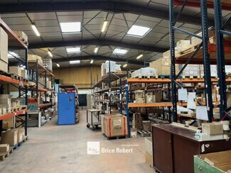 Plus de détails pour 21 Rue Lavoisier, Chassieu - Bureau, Local d'activités à louer