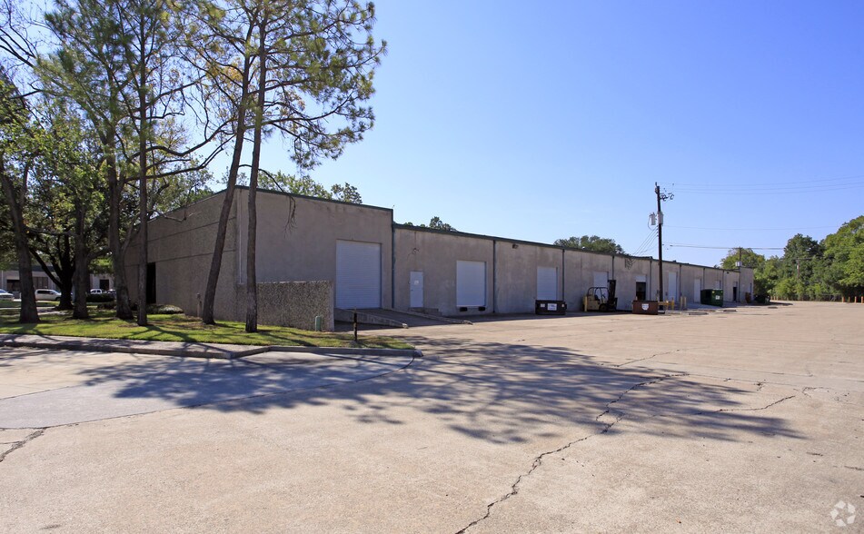 4601 S Pinemont Dr, Houston, TX à louer - Photo du bâtiment - Image 2 de 2