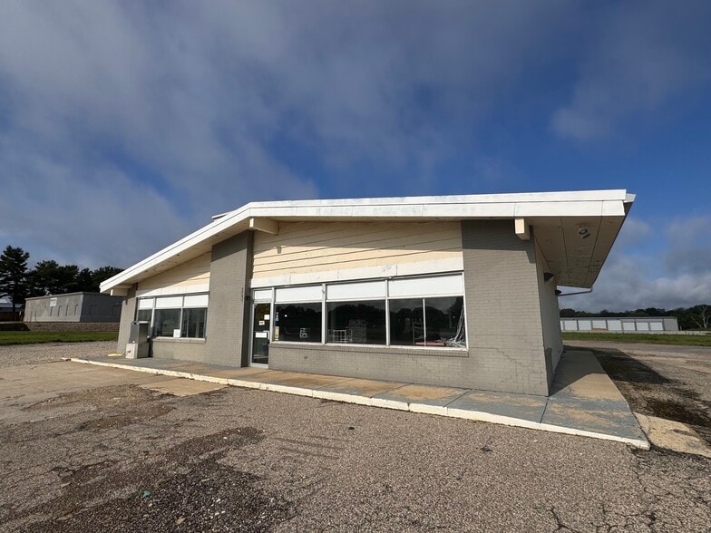 603 N Prairieview Rd, Mahomet, IL à vendre - Photo du bâtiment - Image 2 de 3