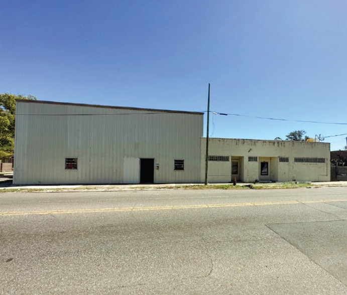 3215-3225 Pearl St N & 232 3rd St W portfolio of 3 properties for sale on LoopNet.ca - Building Photo - Image 2 of 7