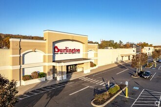 1384 Atwood Ave, Johnston, RI à louer Photo du bâtiment- Image 1 de 1