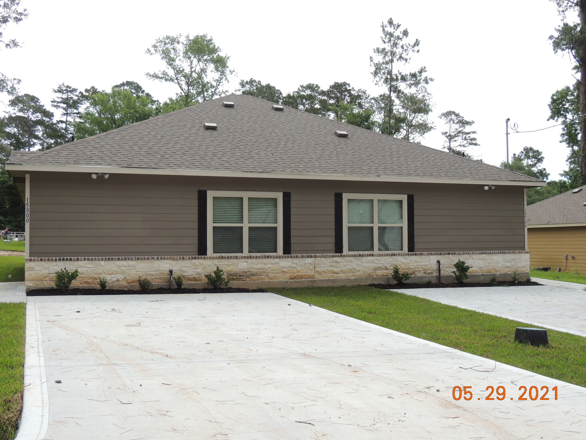 15800 Cottonwood Dr, Montgomery, TX for sale Primary Photo- Image 1 of 2