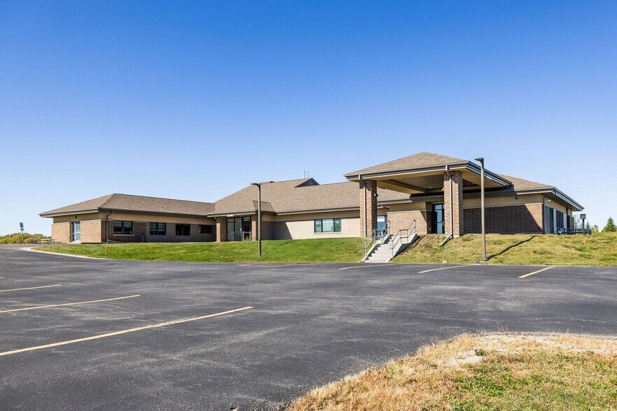 1004 N Loeffler Ave, Caledonia, MN à vendre - Photo du bâtiment - Image 2 de 3