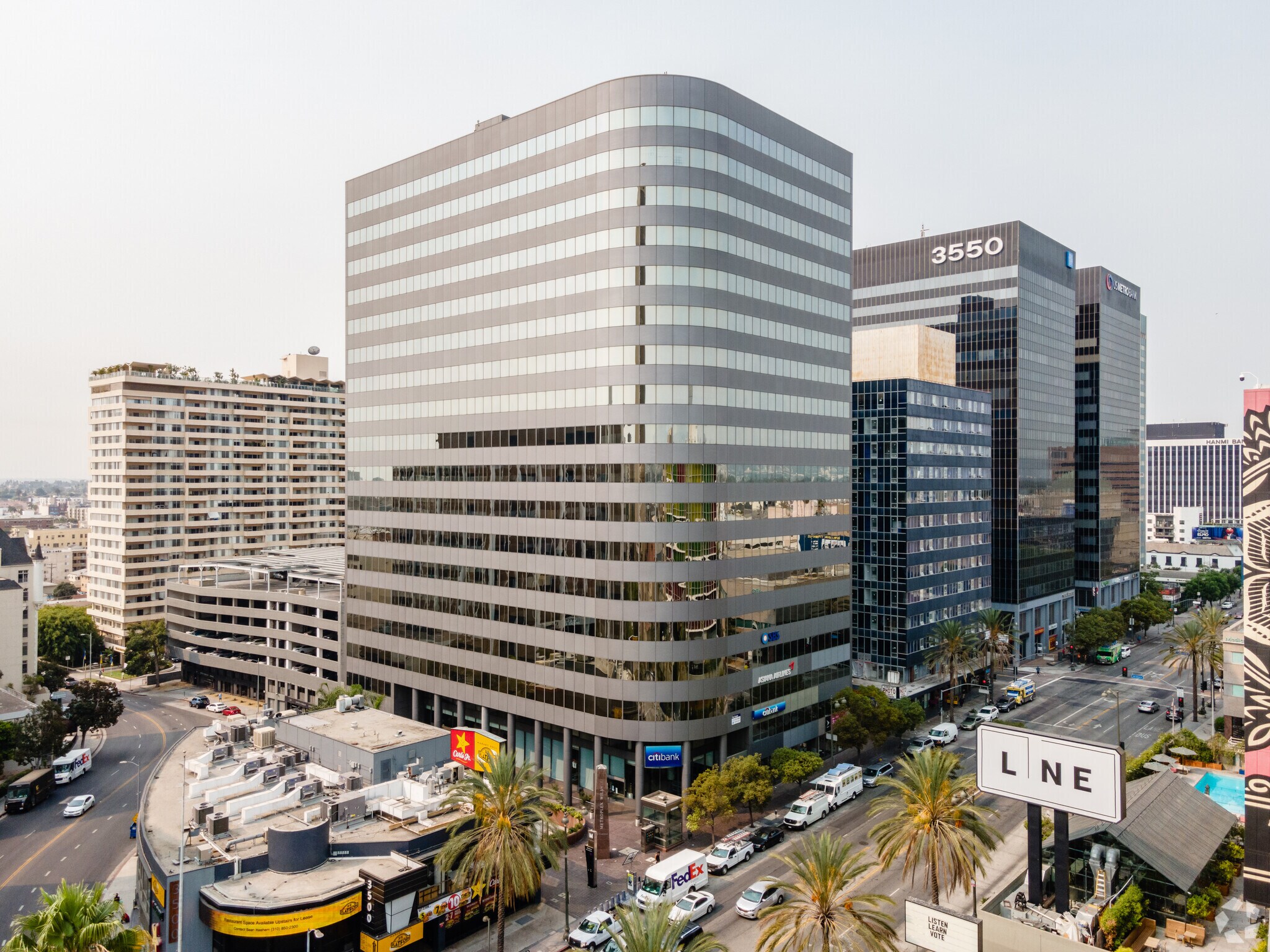 3530 Wilshire Blvd, Los Angeles, CA à louer Photo du bâtiment- Image 1 de 10