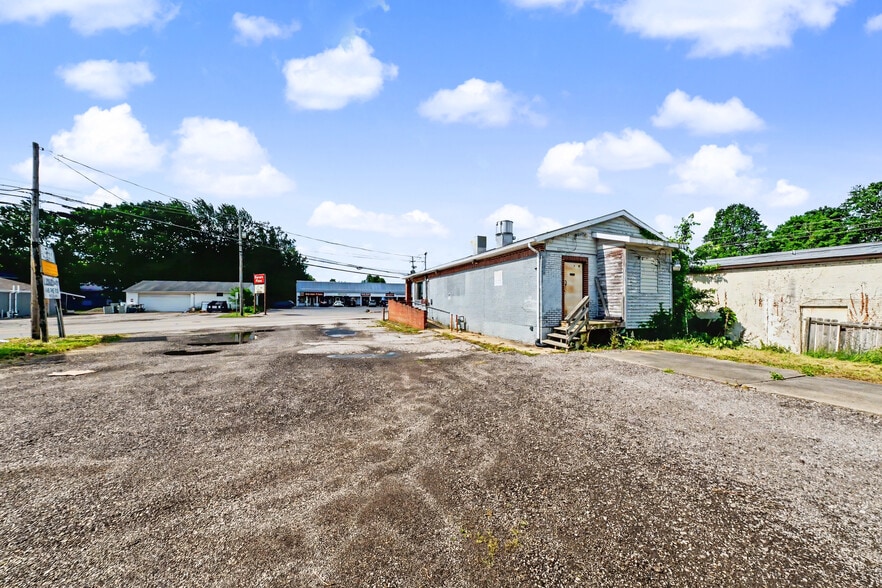 889 Ashland Rd, Mansfield, OH for sale - Building Photo - Image 3 of 17