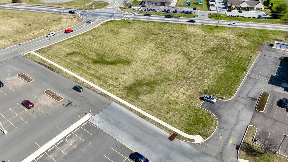 190 Old Swede Rd, Douglassville, PA for lease - Building Photo - Image 2 of 4