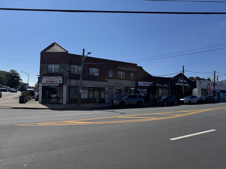 821-827 Elmont Rd, Elmont, NY for lease - Building Photo - Image 1 of 2