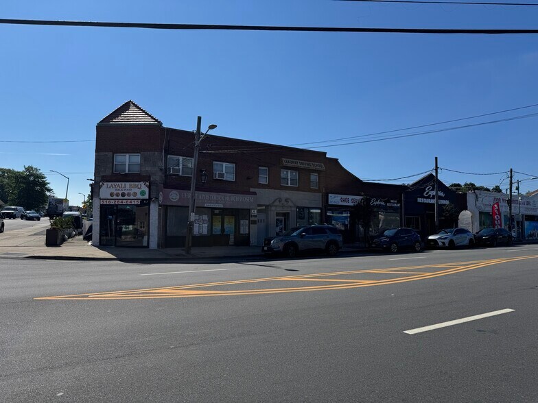 821-827 Elmont Rd, Elmont, NY à louer - Photo du bâtiment - Image 1 de 2